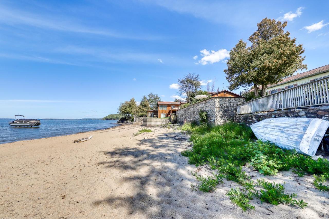 Thayer Beach Front Home Colchester Exterior foto